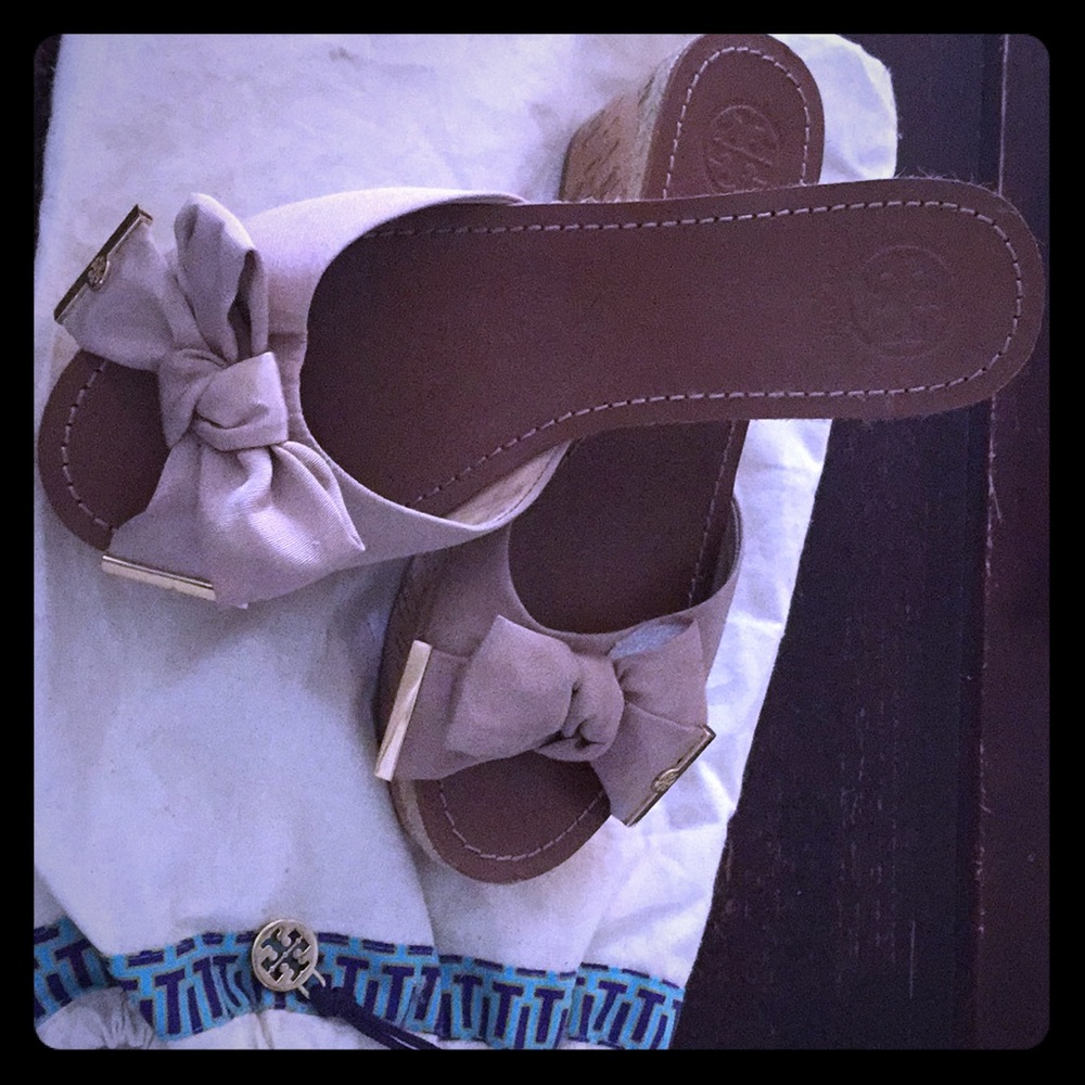 🎀Tory Burch Bow Wedges🎀
